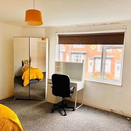 Private Room Close To Leeds University And City Centre Exterior foto