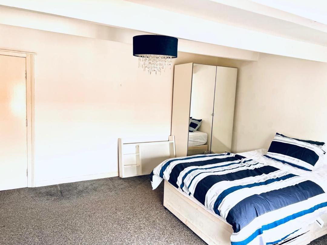 Private Room Close To Leeds University And City Centre Exterior foto
