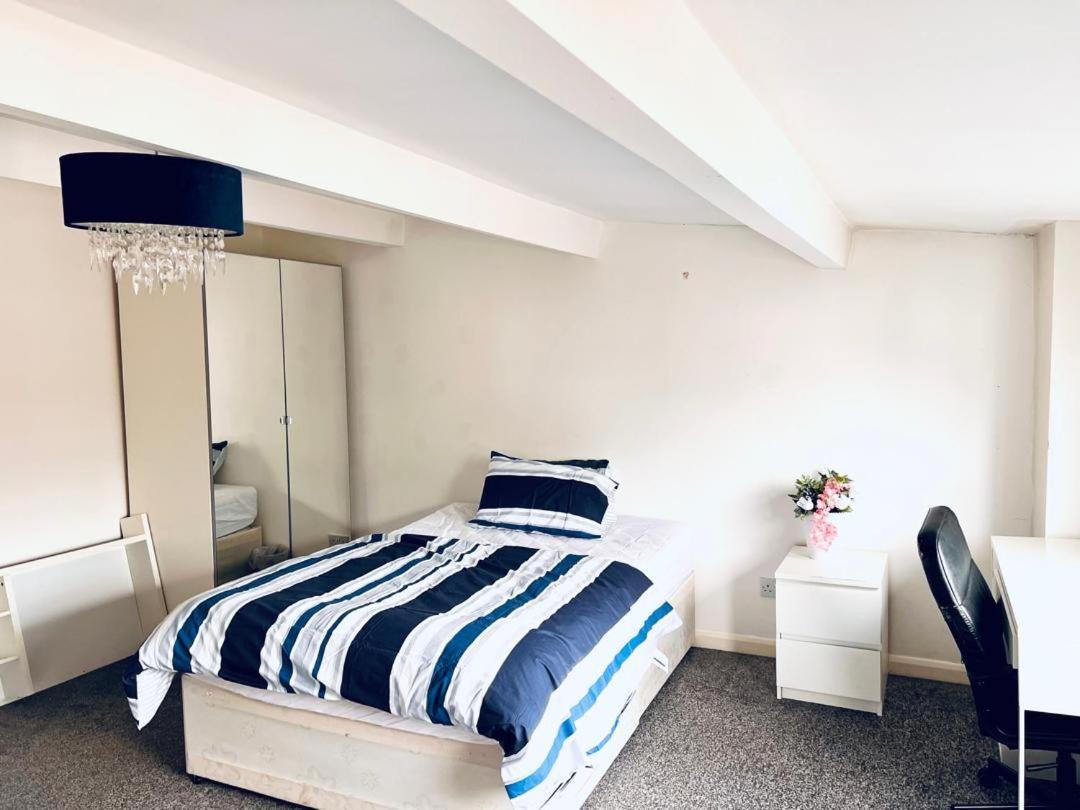 Private Room Close To Leeds University And City Centre Exterior foto