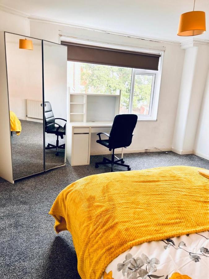 Private Room Close To Leeds University And City Centre Exterior foto