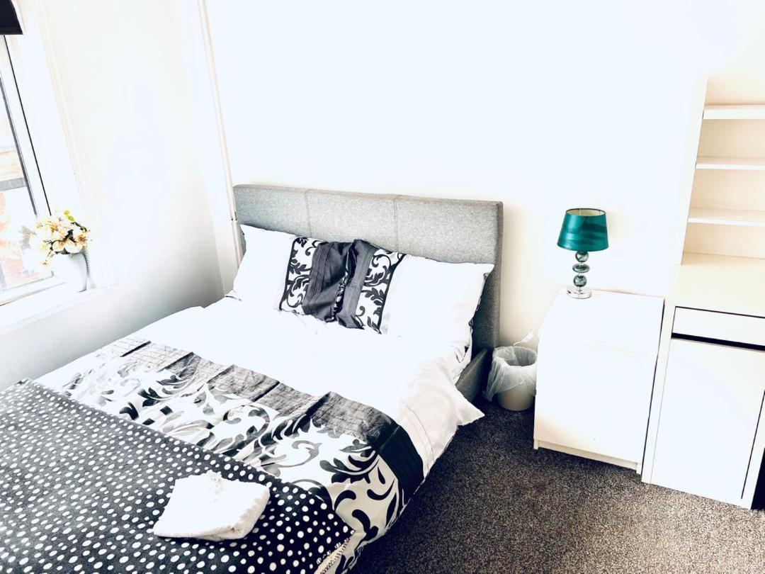 Private Room Close To Leeds University And City Centre Exterior foto