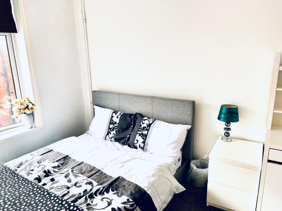Private Room Close To Leeds University And City Centre Exterior foto