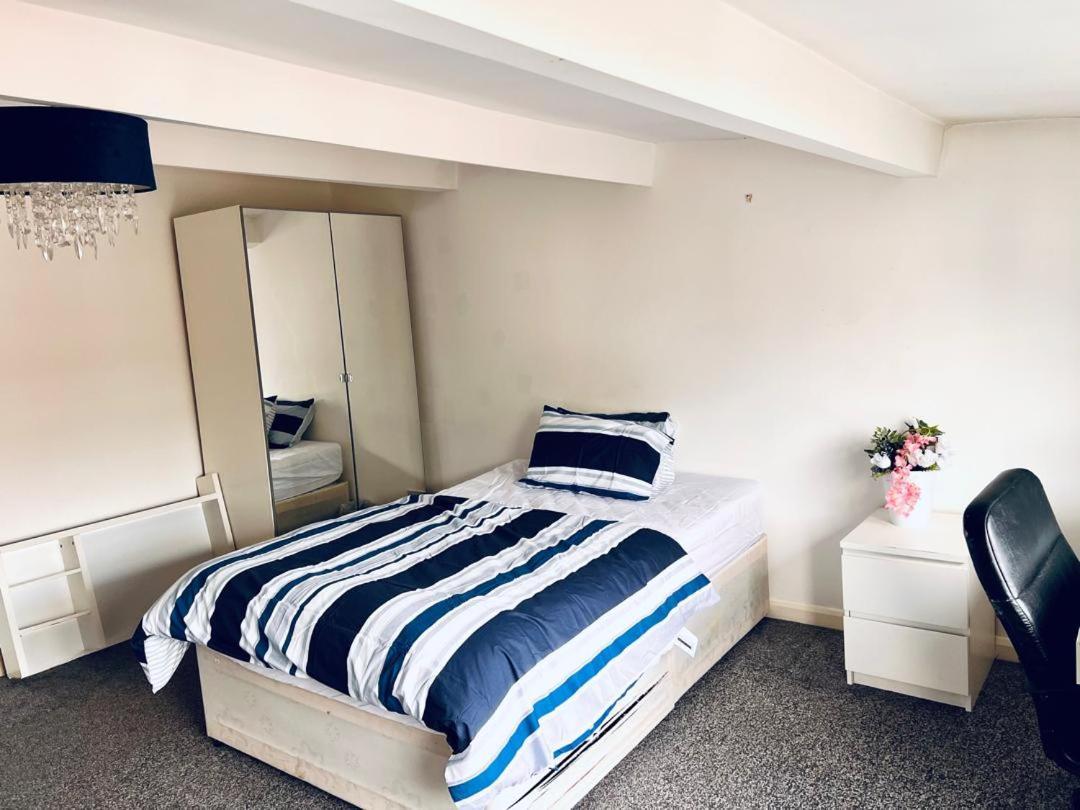 Private Room Close To Leeds University And City Centre Exterior foto