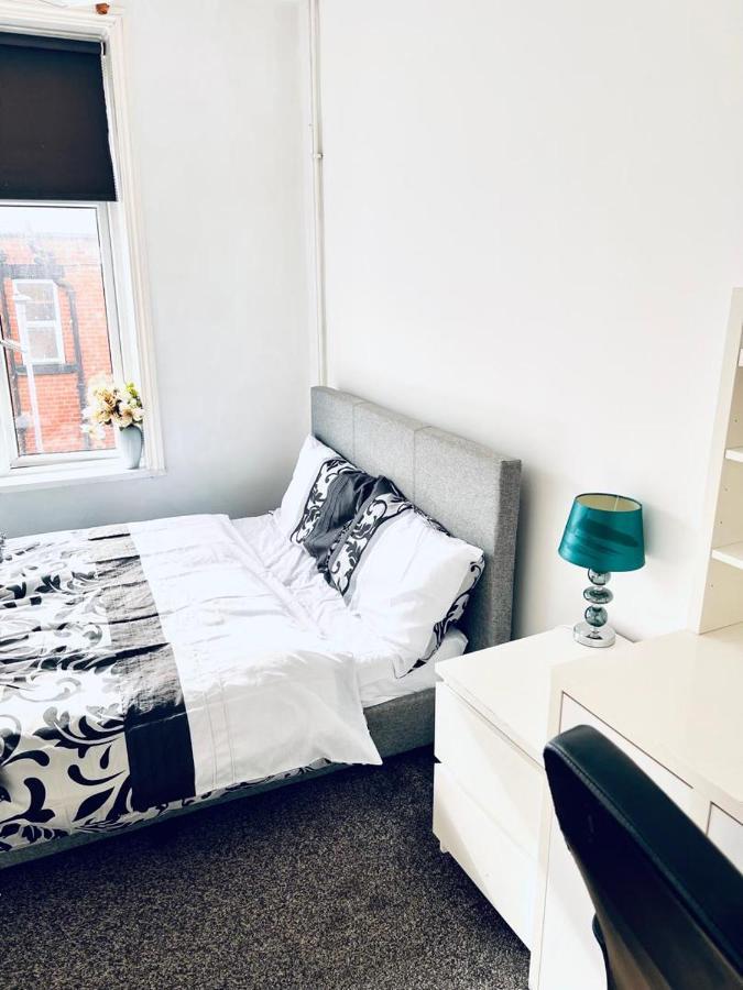 Private Room Close To Leeds University And City Centre Exterior foto