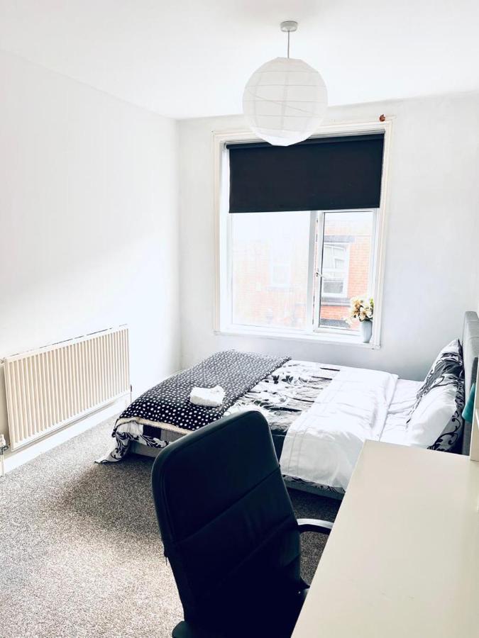 Private Room Close To Leeds University And City Centre Exterior foto